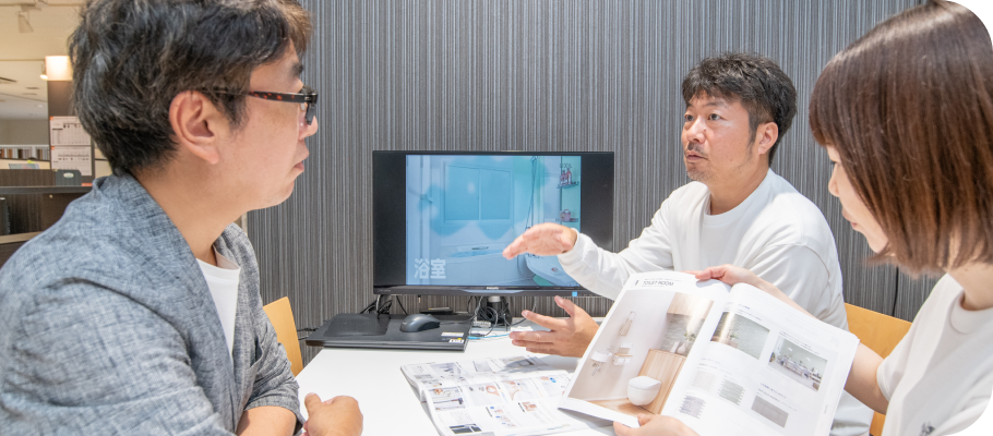 お客様とお打ち合わせしている様子